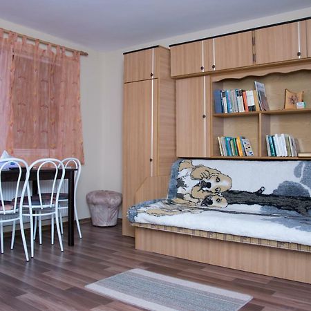 Eszter Vendeghaz Hotell Izvoru Crisului Exteriör bild