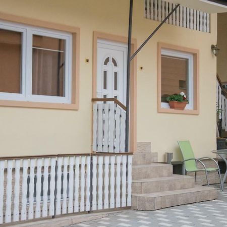 Eszter Vendeghaz Hotell Izvoru Crisului Exteriör bild