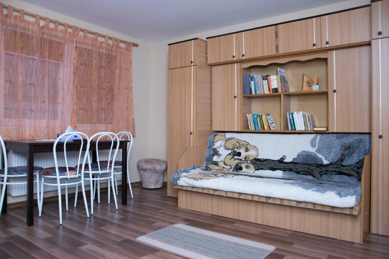 Eszter Vendeghaz Hotell Izvoru Crisului Exteriör bild